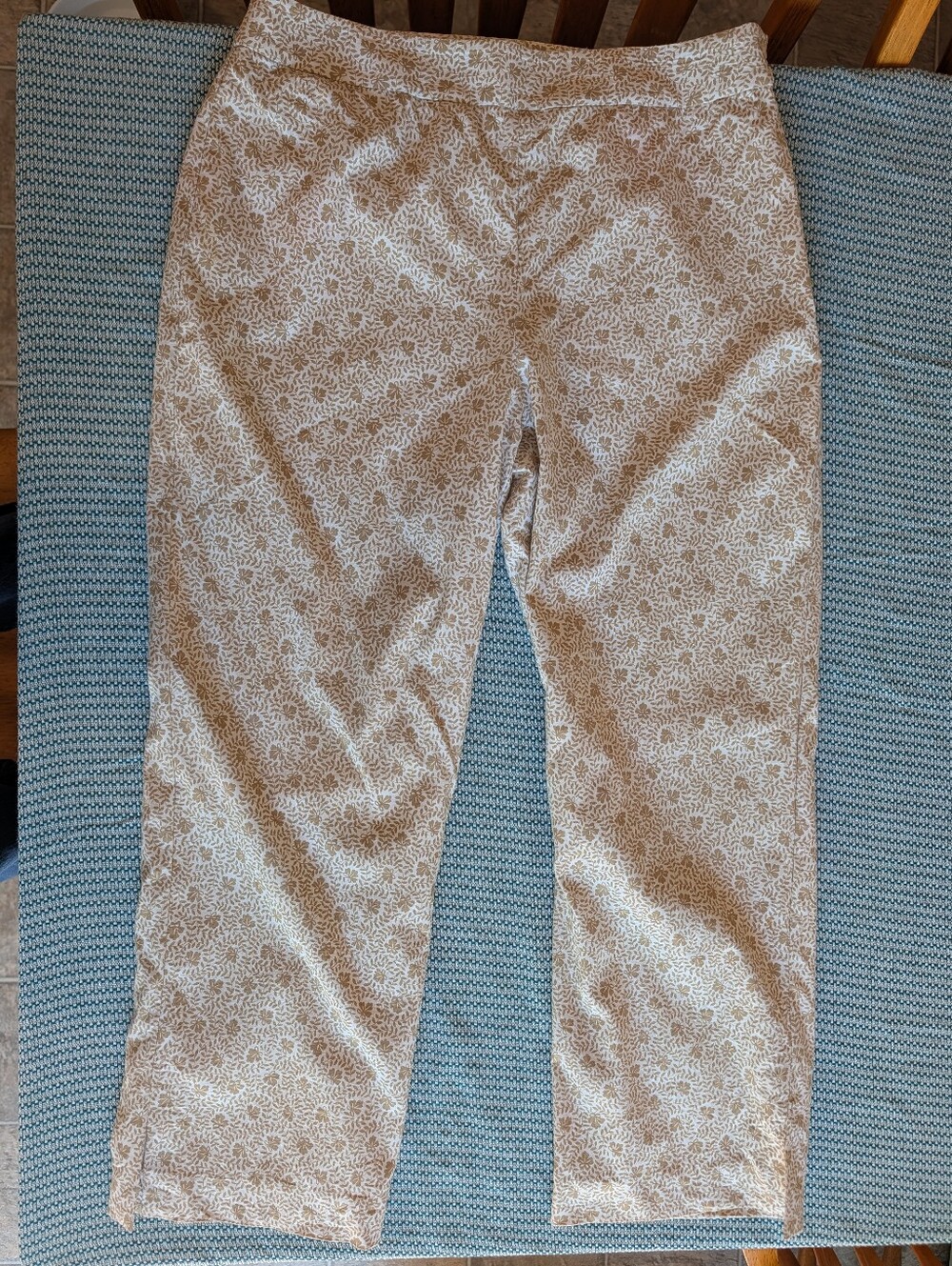 Ann Taylor Women's Stretch Ivory Pants with Delicate Brown Floral Print Size 8